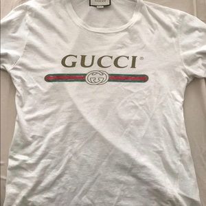 Authentic Gucci T Shirt in Great Condition (Large)